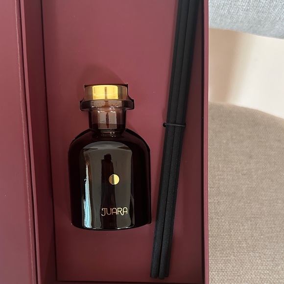 Candlenut Reed Diffuser - Elegant Red - Picture 5 of 5